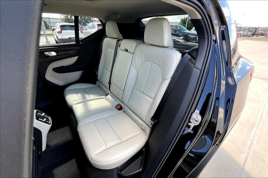 new 2025 Volvo XC40 car, priced at $51,015