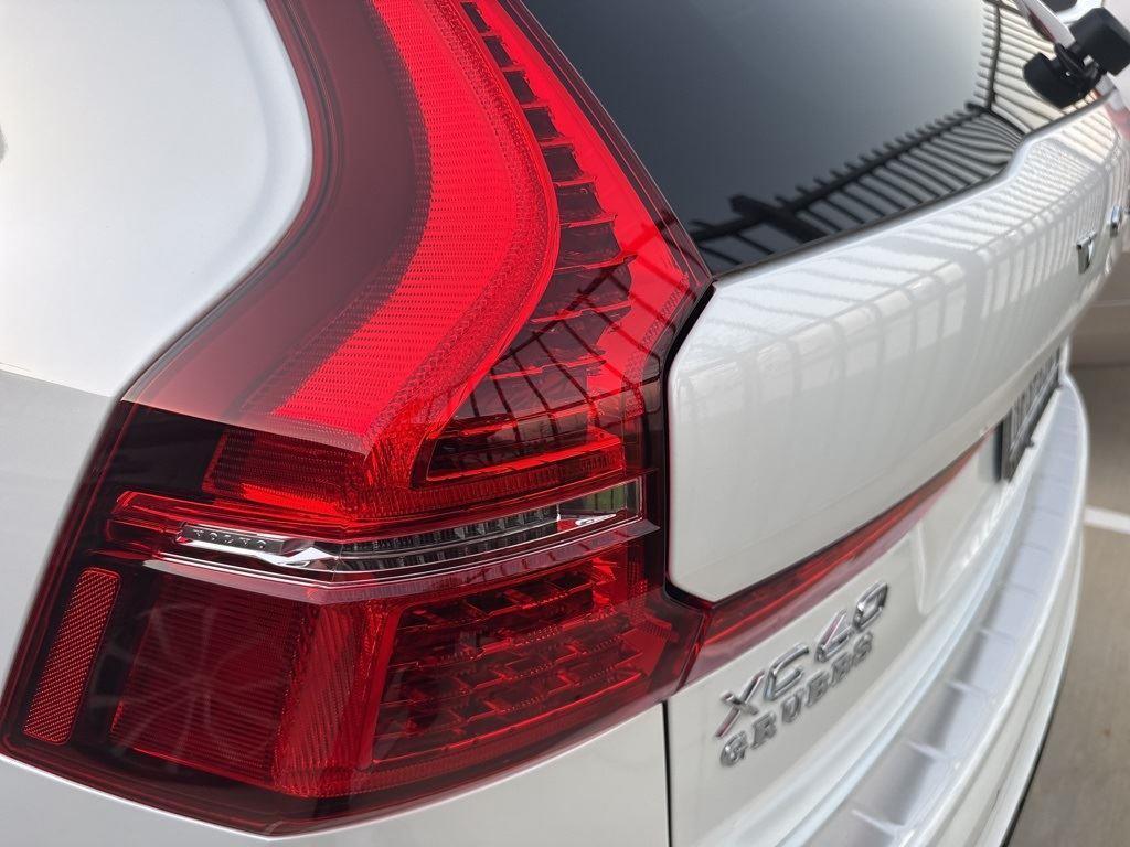 new 2025 Volvo XC60 car, priced at $59,885