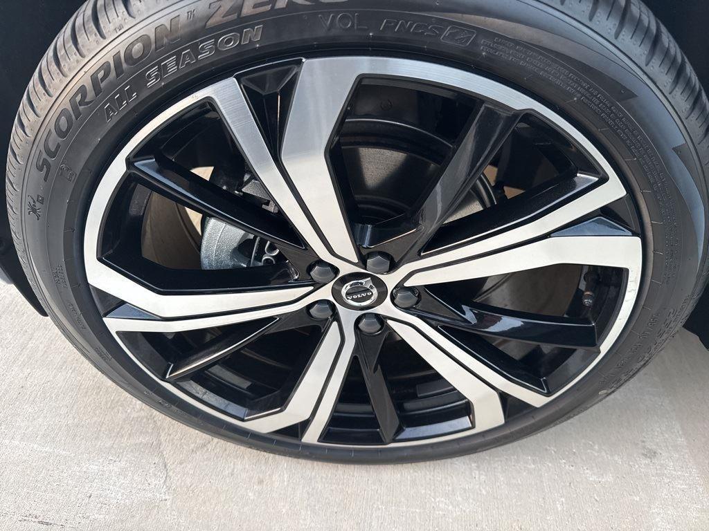 new 2025 Volvo XC60 car, priced at $59,885