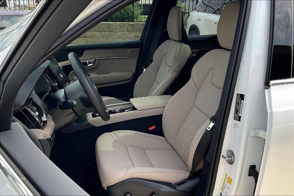 new 2025 Volvo XC90 Plug-In Hybrid car