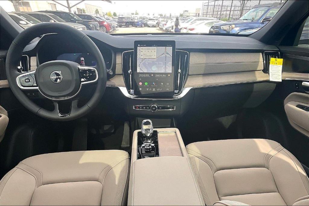 new 2025 Volvo XC90 Plug-In Hybrid car