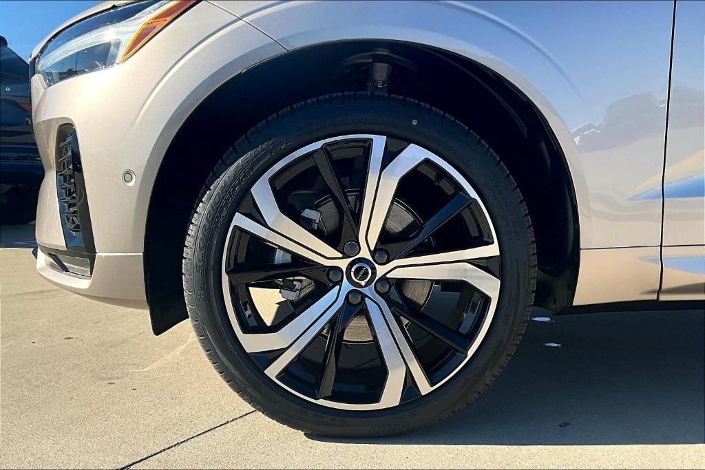 new 2025 Volvo XC60 car, priced at $59,885