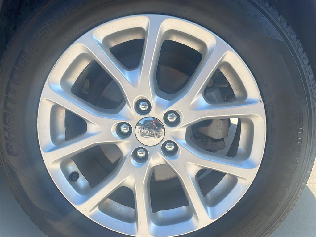 used 2014 Jeep Cherokee car, priced at $8,500