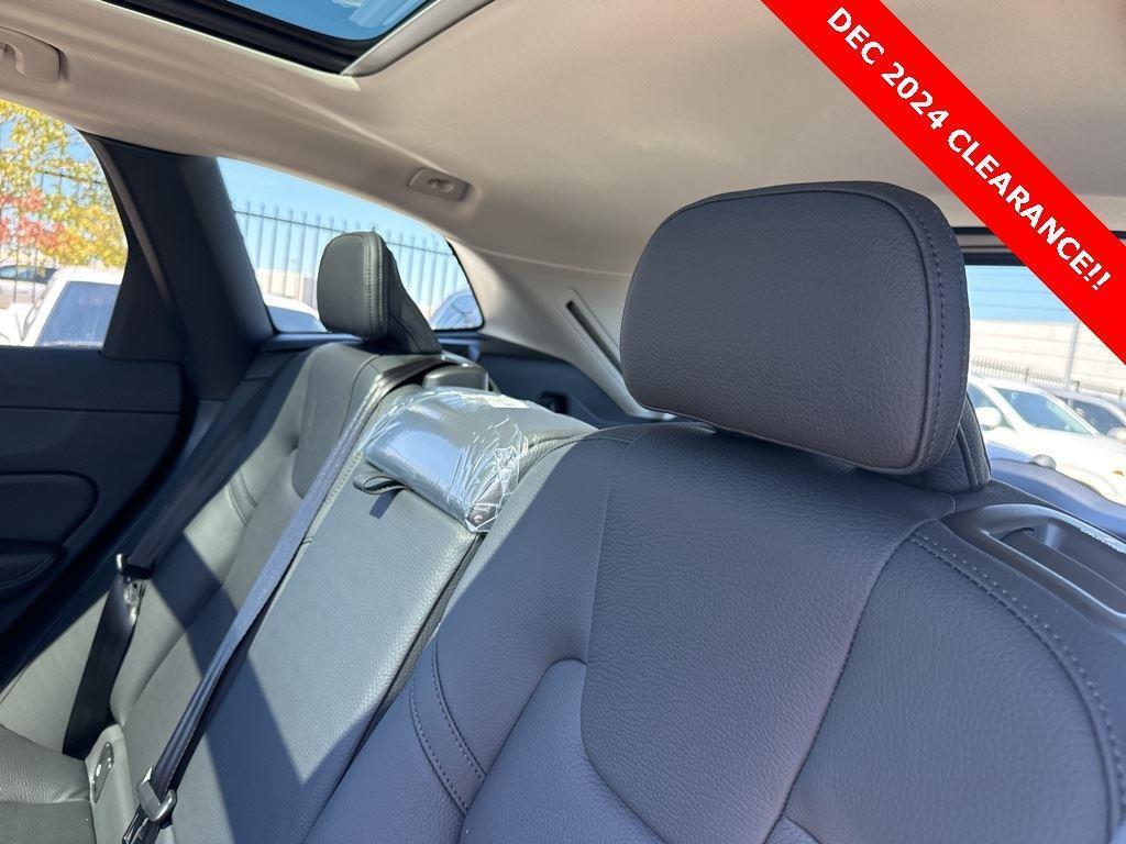 new 2025 Volvo XC60 car, priced at $51,700