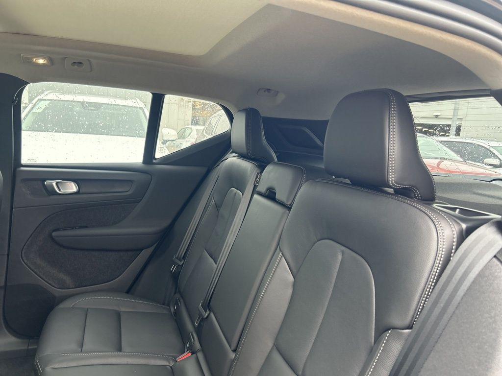 new 2025 Volvo XC40 car, priced at $38,395