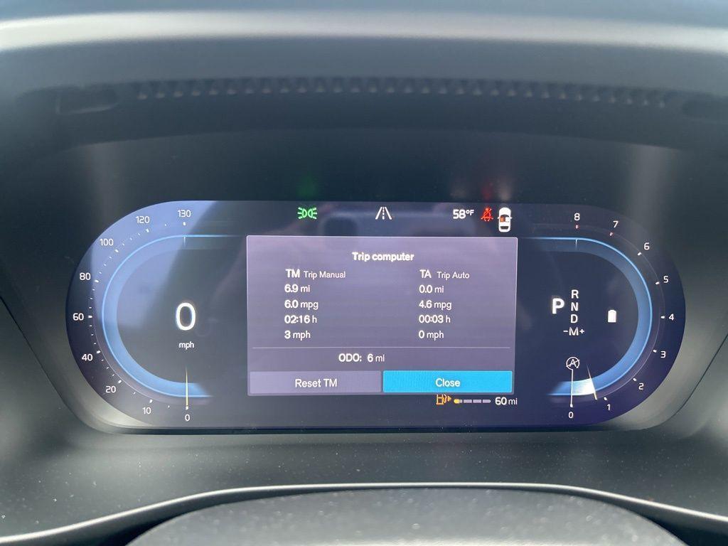 new 2025 Volvo XC40 car, priced at $38,395