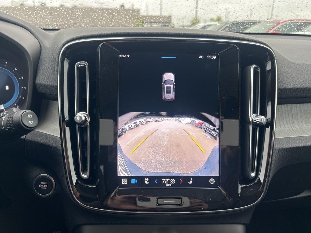 new 2025 Volvo XC40 car, priced at $45,395