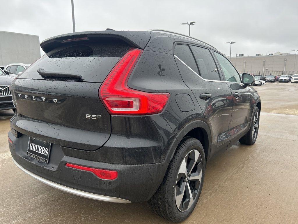 new 2025 Volvo XC40 car, priced at $38,395
