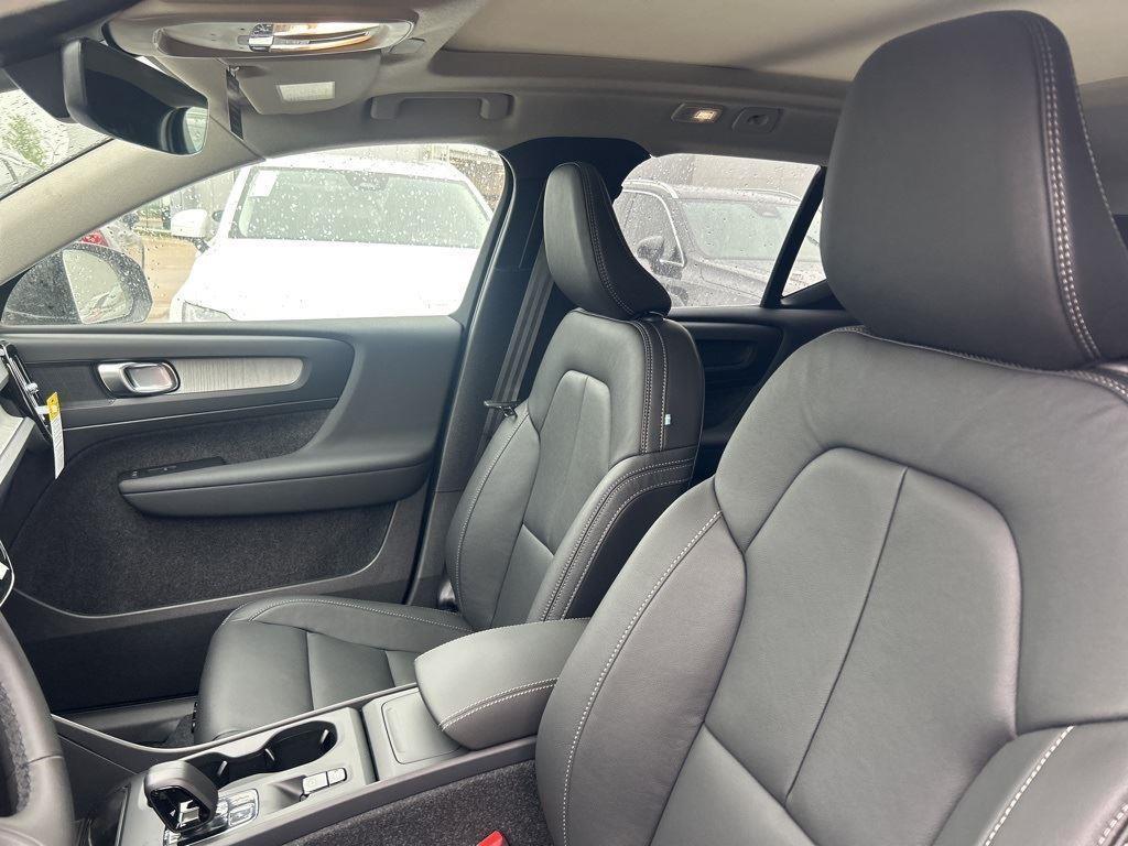new 2025 Volvo XC40 car, priced at $38,145