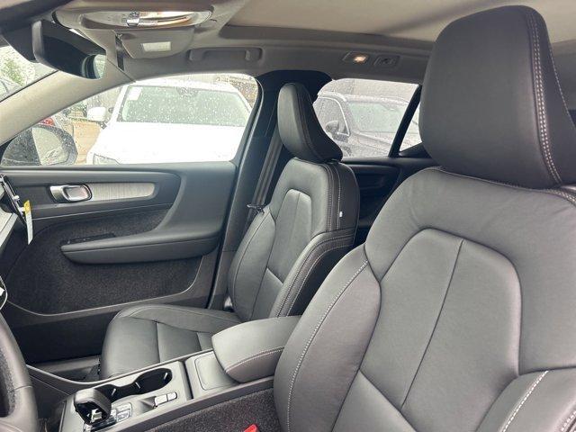 new 2025 Volvo XC40 car, priced at $45,395