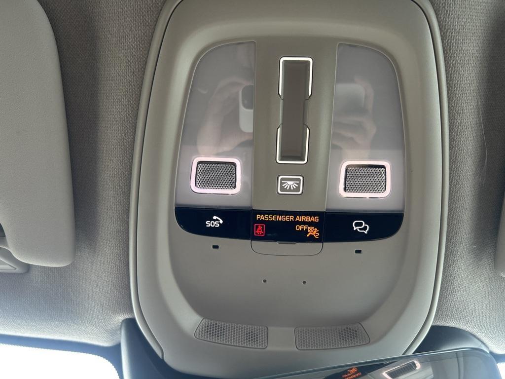 new 2025 Volvo XC40 car, priced at $45,395