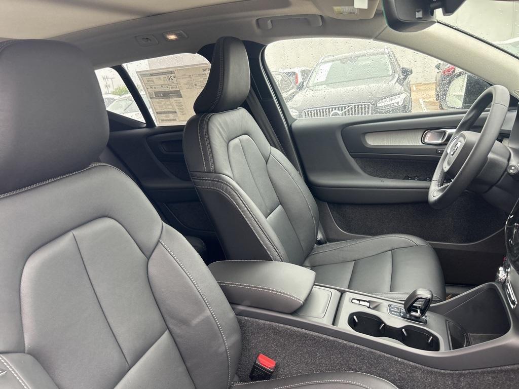 new 2025 Volvo XC40 car, priced at $45,395