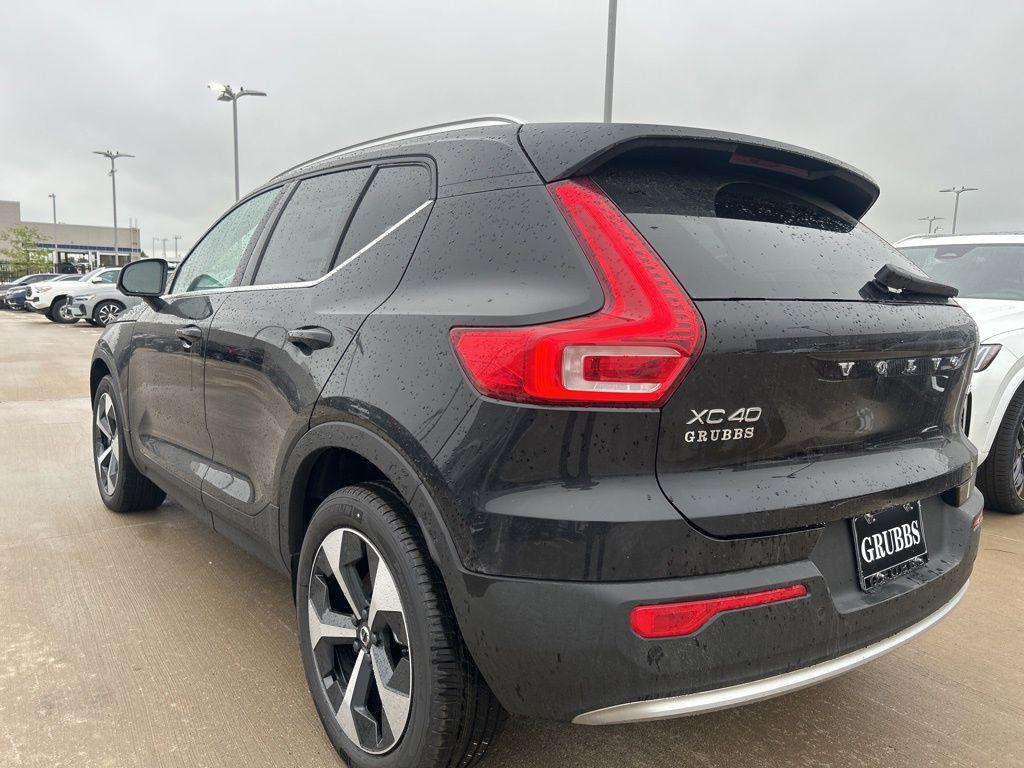 new 2025 Volvo XC40 car, priced at $38,395