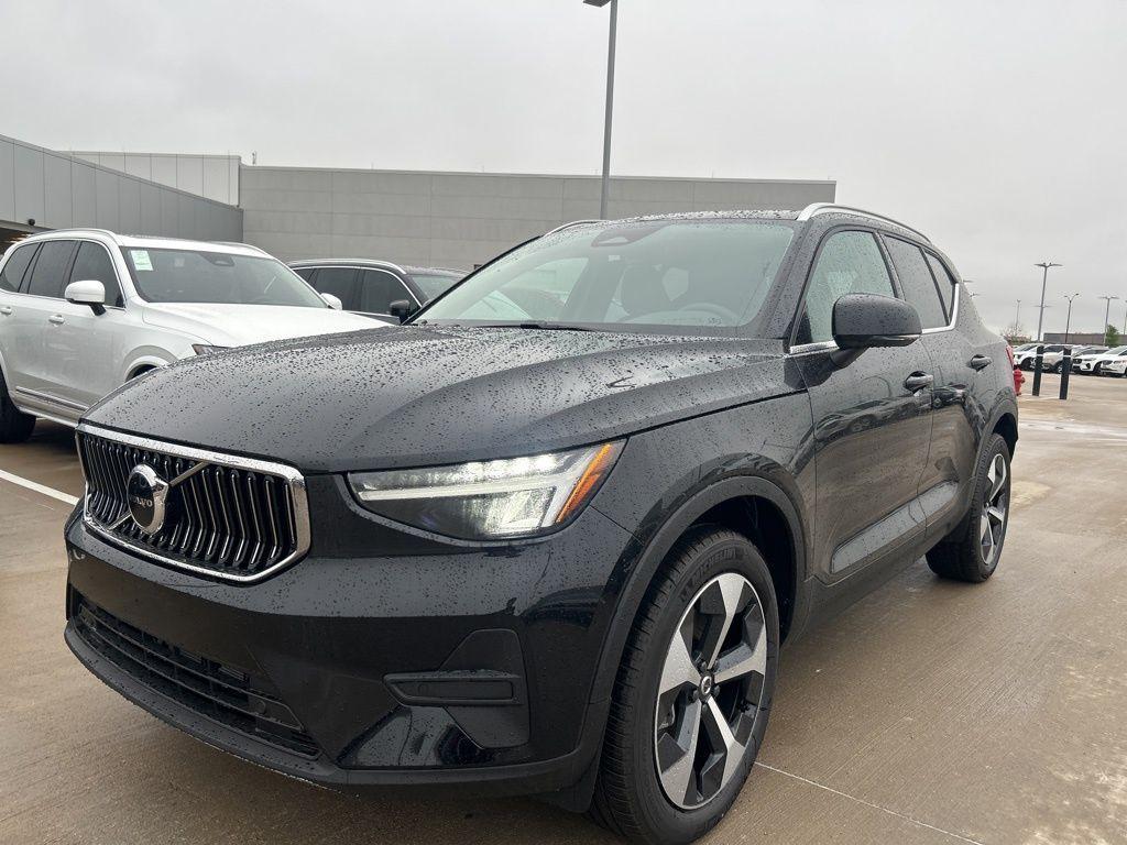 new 2025 Volvo XC40 car, priced at $38,395