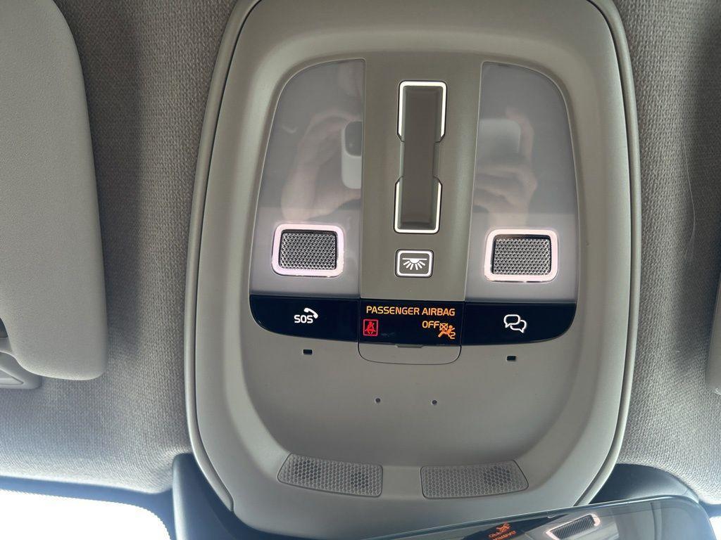 new 2025 Volvo XC40 car, priced at $38,395