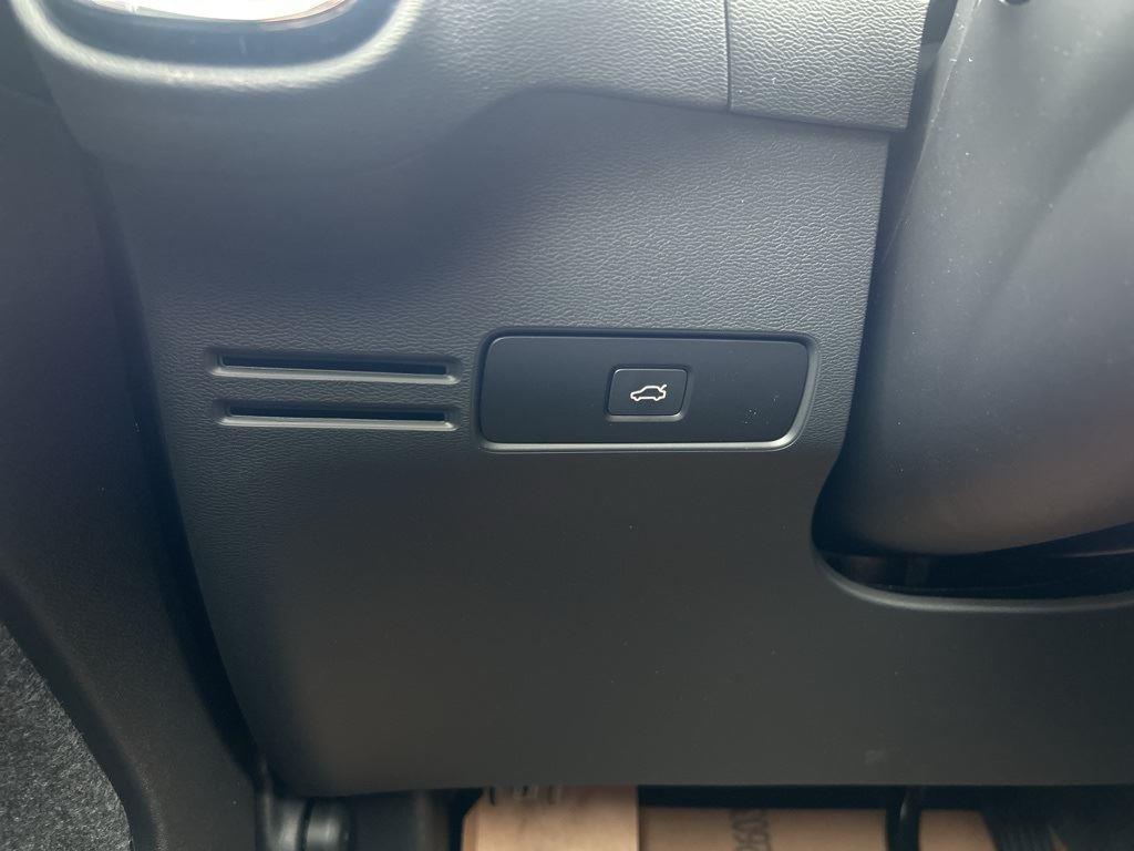 new 2025 Volvo XC40 car, priced at $38,145