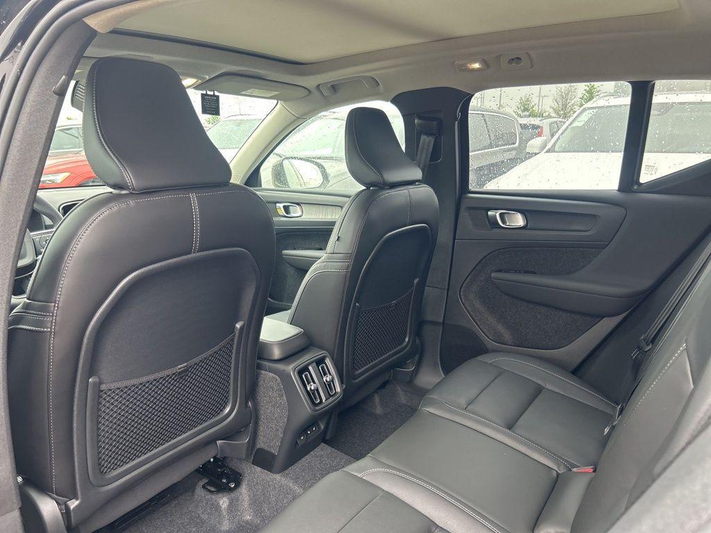 new 2025 Volvo XC40 car, priced at $38,395