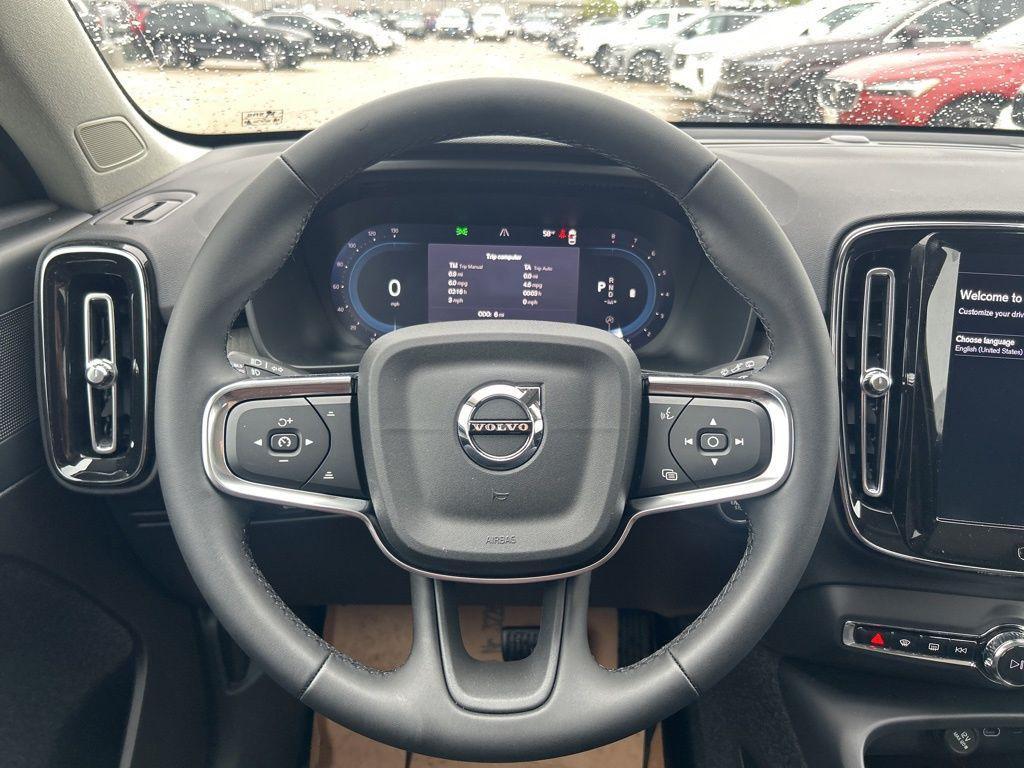 new 2025 Volvo XC40 car, priced at $38,395