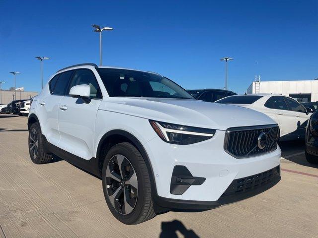 new 2025 Volvo XC40 car