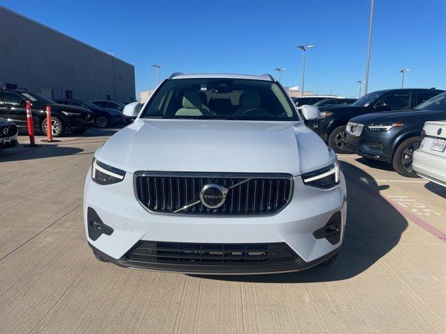 new 2025 Volvo XC40 car