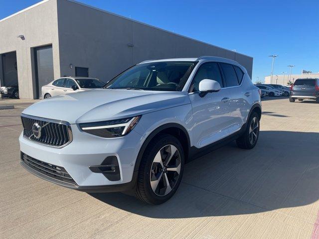 new 2025 Volvo XC40 car