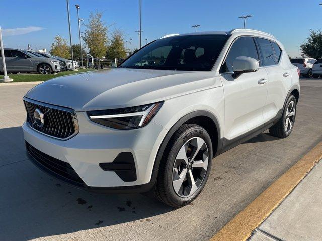 new 2025 Volvo XC40 car, priced at $46,015