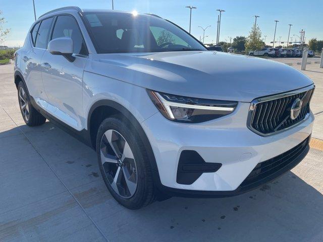 new 2025 Volvo XC40 car, priced at $46,015