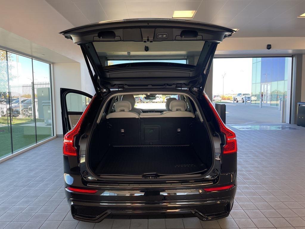 new 2025 Volvo XC60 car, priced at $54,585