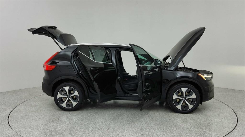 new 2024 Volvo XC40 car, priced at $43,000