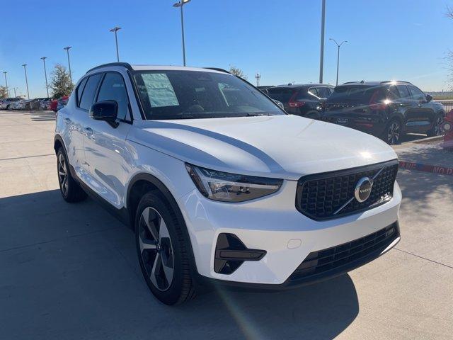 new 2024 Volvo XC40 car, priced at $42,910