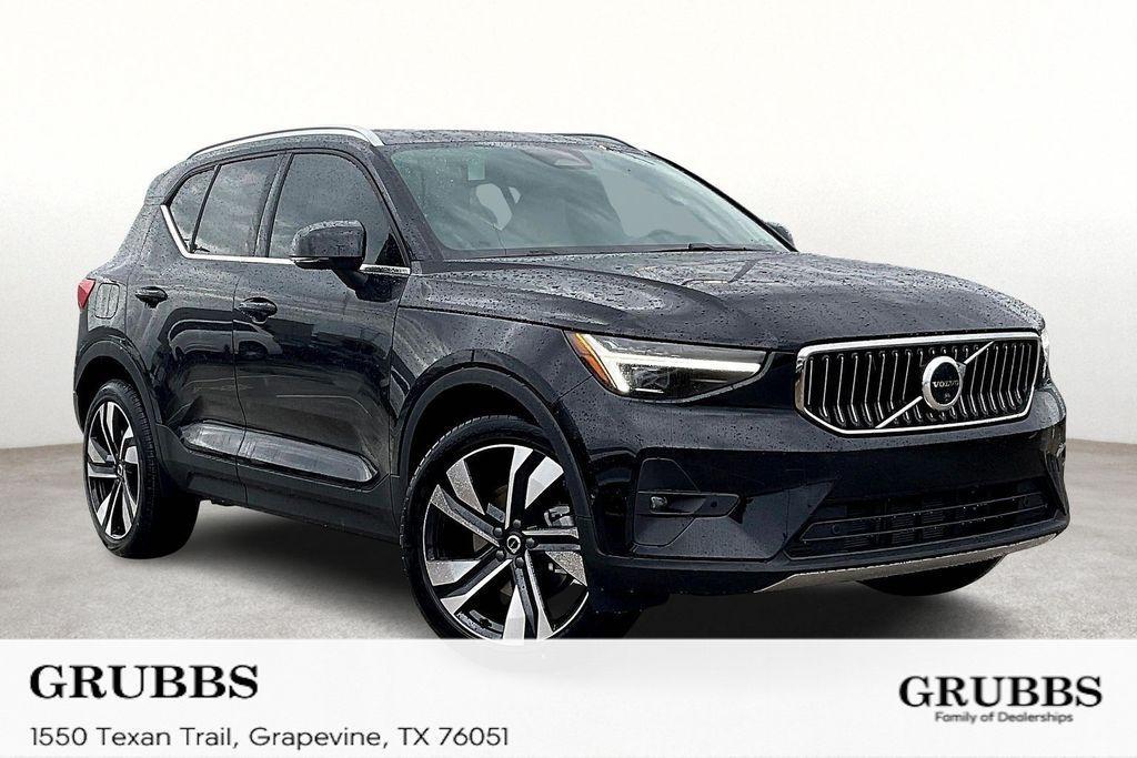 new 2025 Volvo XC40 car, priced at $43,885