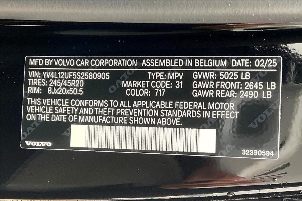 new 2025 Volvo XC40 car, priced at $42,765