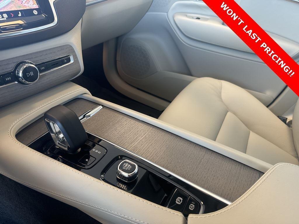 new 2025 Volvo XC90 car, priced at $64,300