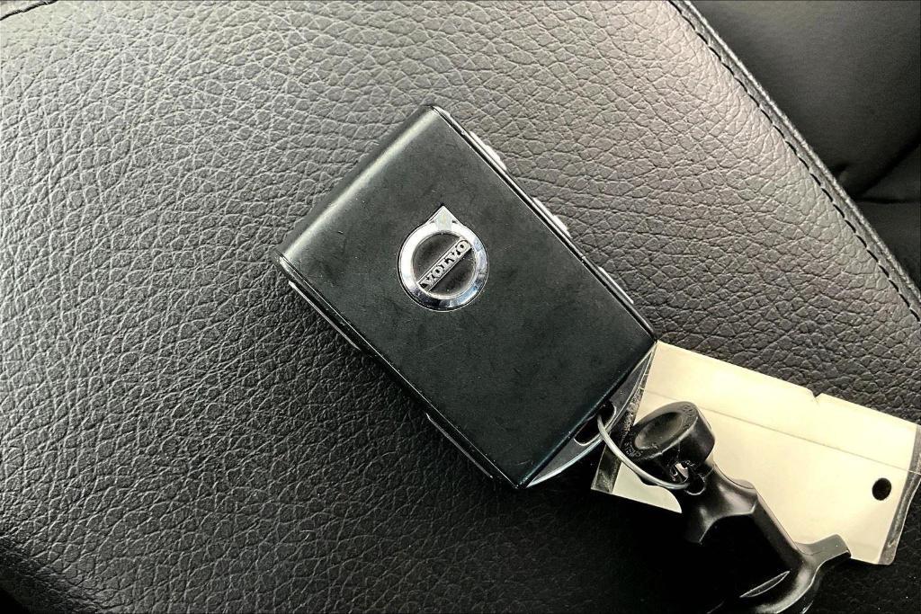 used 2022 Volvo XC60 car, priced at $25,500