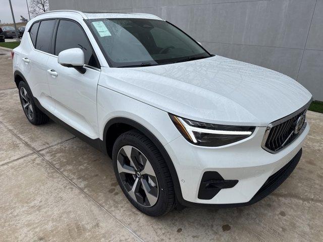 new 2025 Volvo XC40 car, priced at $47,695