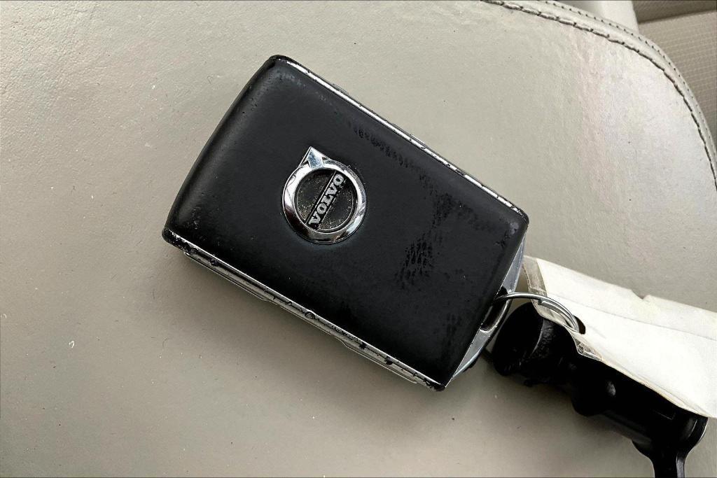 used 2020 Volvo XC90 car, priced at $25,500