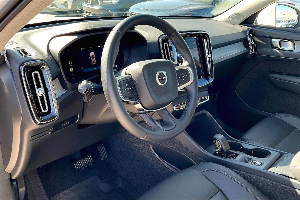 new 2025 Volvo XC40 car, priced at $33,715
