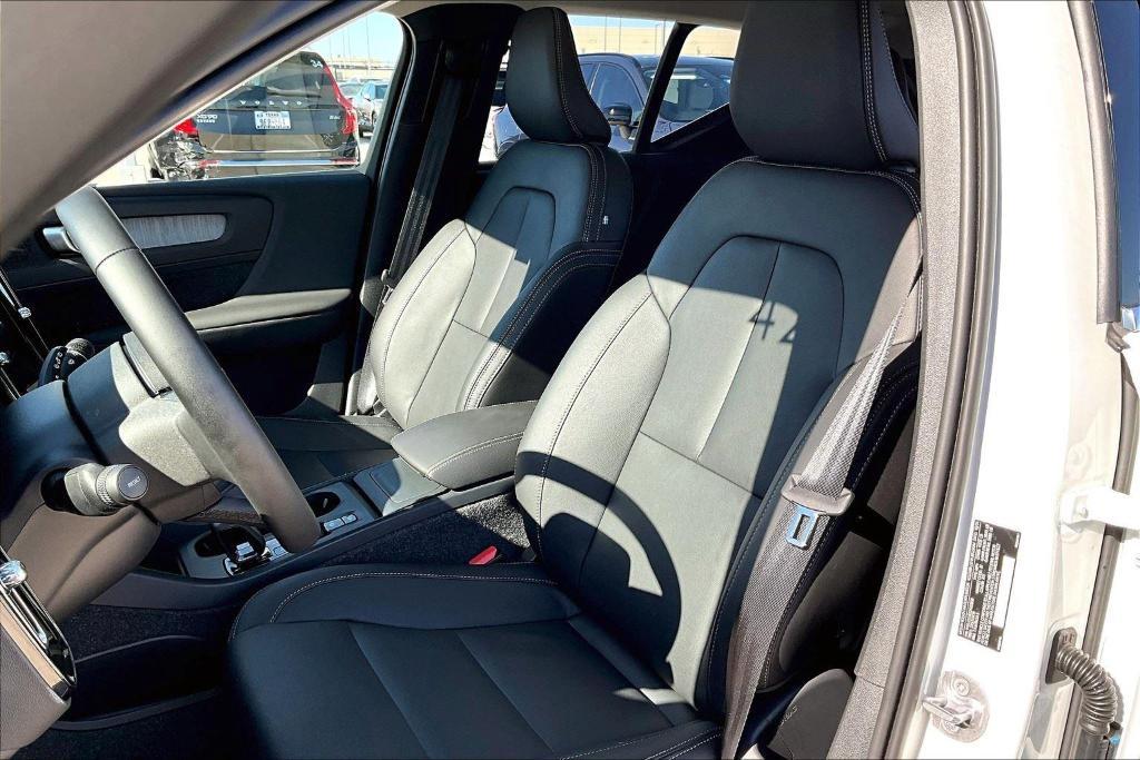 new 2025 Volvo XC40 car, priced at $33,715