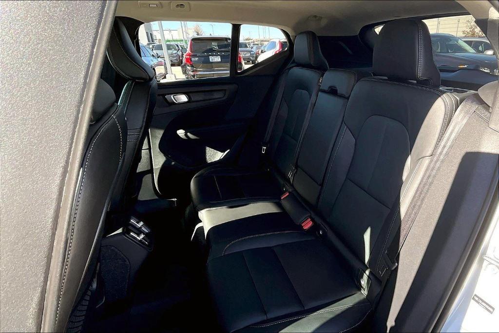 new 2025 Volvo XC40 car, priced at $33,715