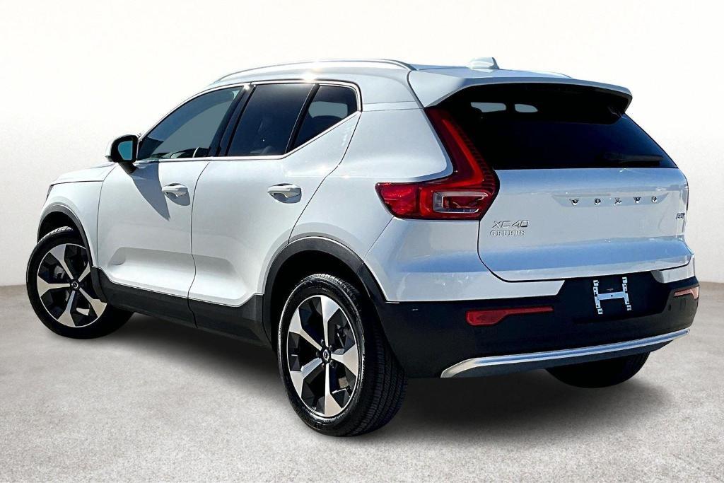 new 2025 Volvo XC40 car, priced at $33,715