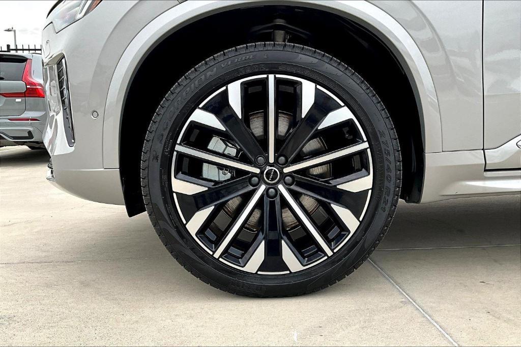 new 2025 Volvo XC90 Plug-In Hybrid car