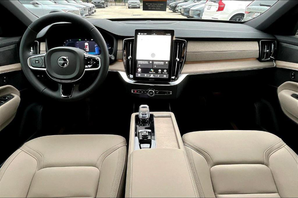 new 2025 Volvo XC90 Plug-In Hybrid car