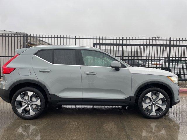 new 2025 Volvo XC40 car, priced at $45,465