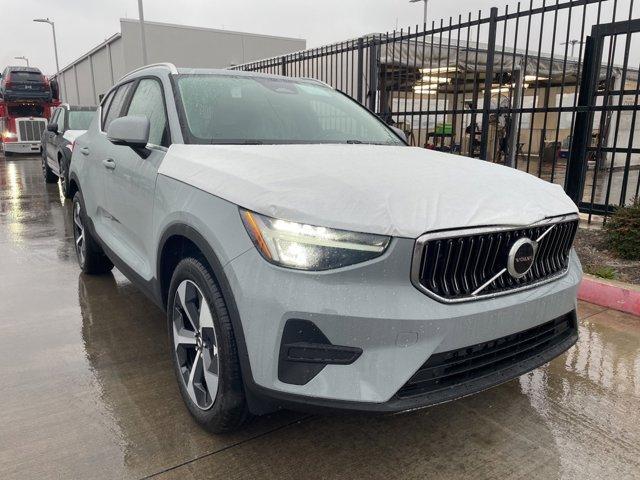 new 2025 Volvo XC40 car, priced at $45,465