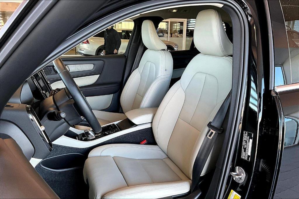 new 2025 Volvo XC40 car, priced at $38,565