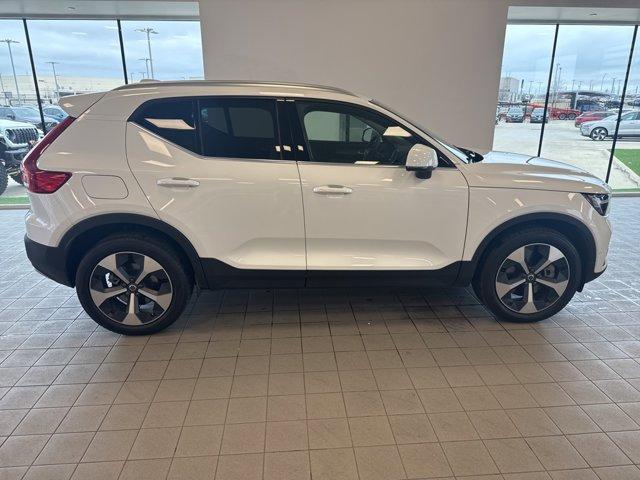 new 2025 Volvo XC40 car, priced at $42,315