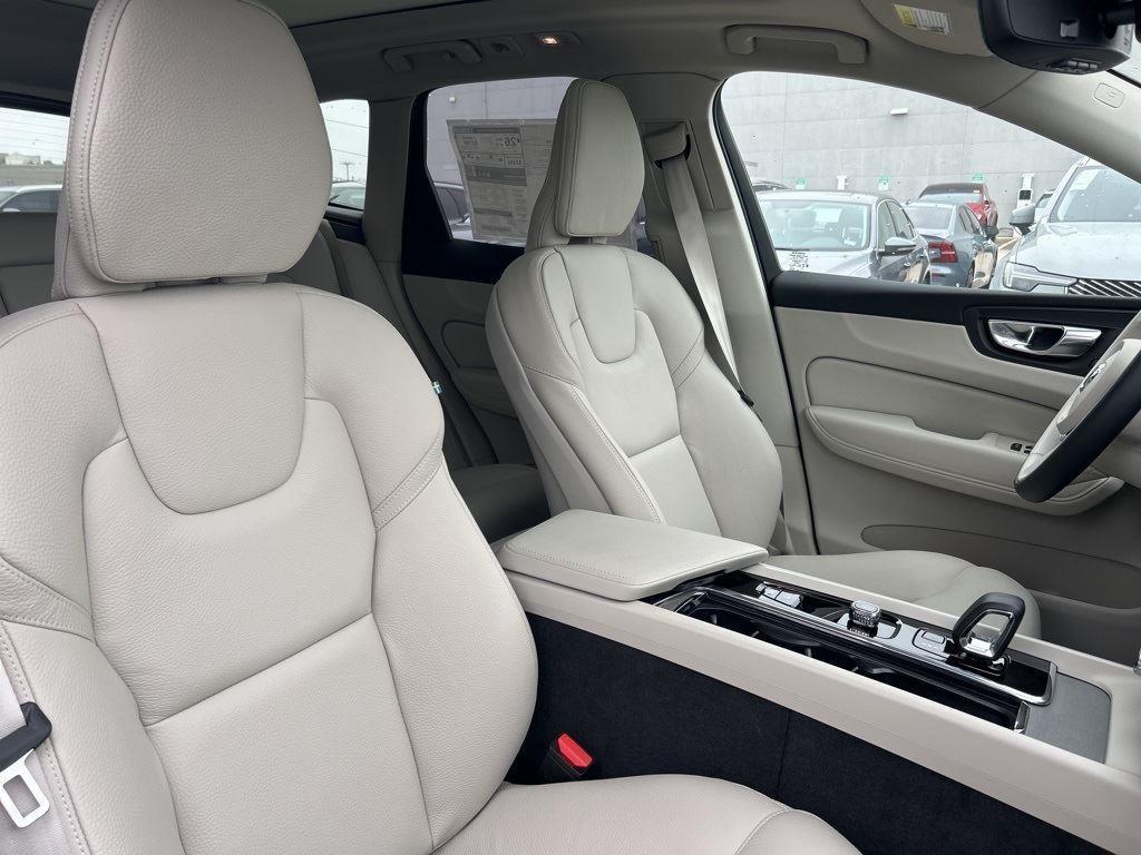new 2025 Volvo XC60 car, priced at $54,610