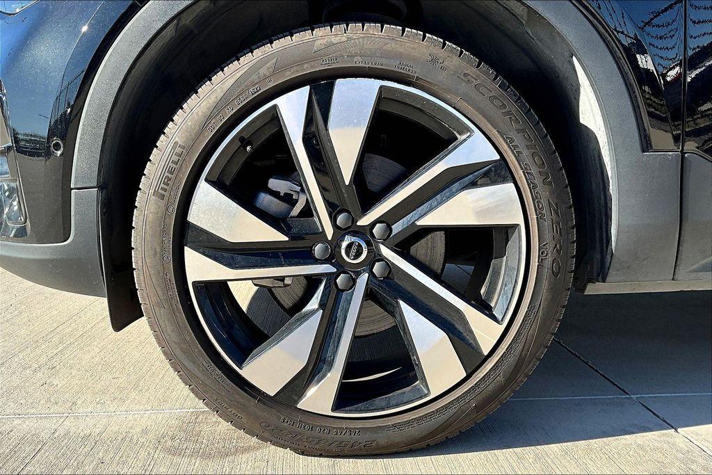 used 2024 Volvo XC40 car, priced at $37,809