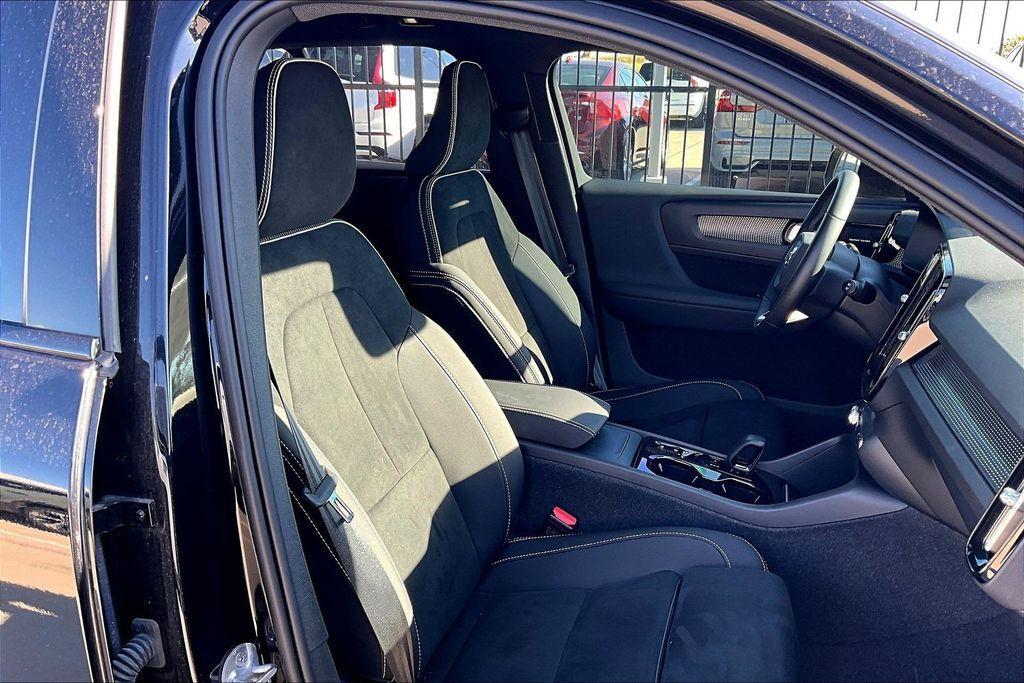 used 2024 Volvo XC40 car, priced at $37,809
