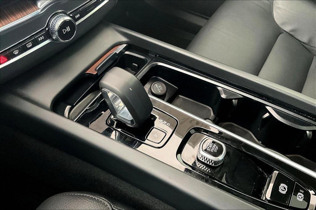 used 2024 Volvo XC60 Recharge Plug-In Hybrid car, priced at $48,500